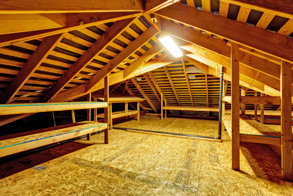 Grenier et combles d'une maison neuve en construction pré isolation à Québec